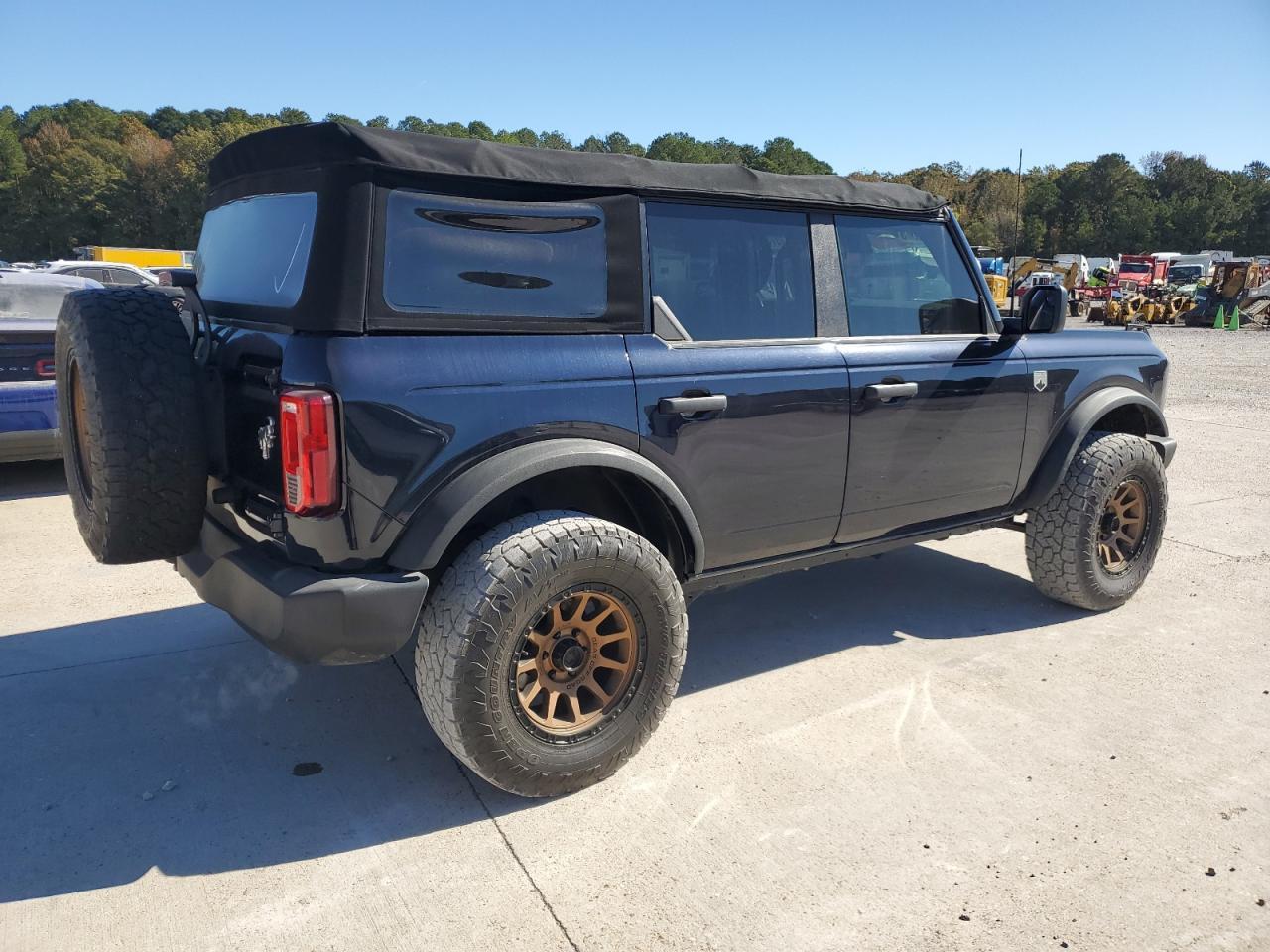 2021 Ford Bronco Base - Image 3