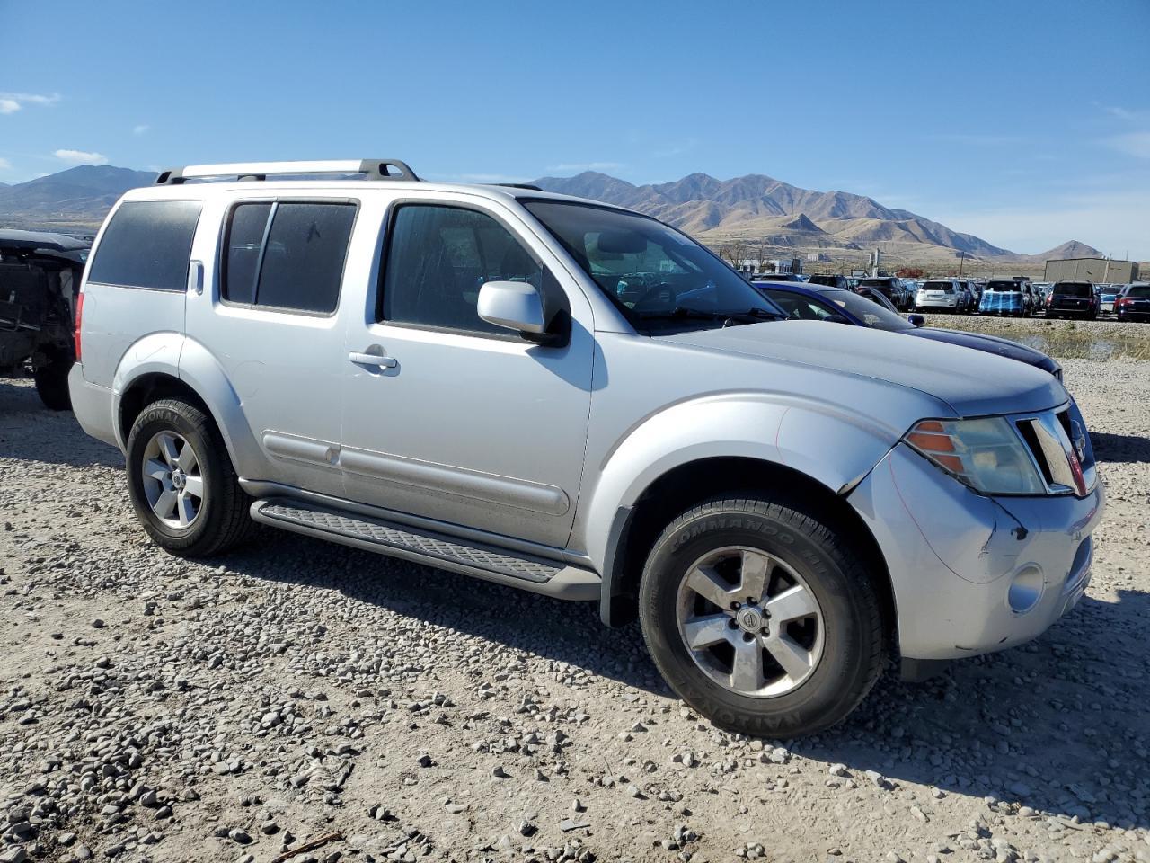 2011 Nissan Pathfinder S - Image 4