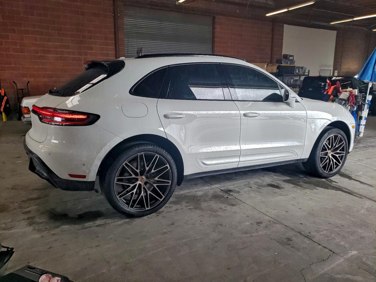 2023 Porsche Macan Base - Image 3