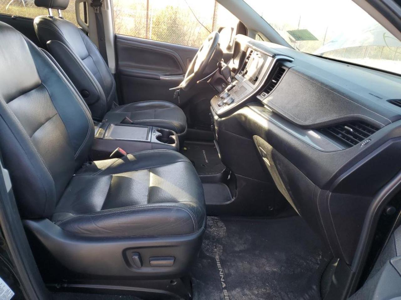 2017 Toyota Sienna Se - Фото 7