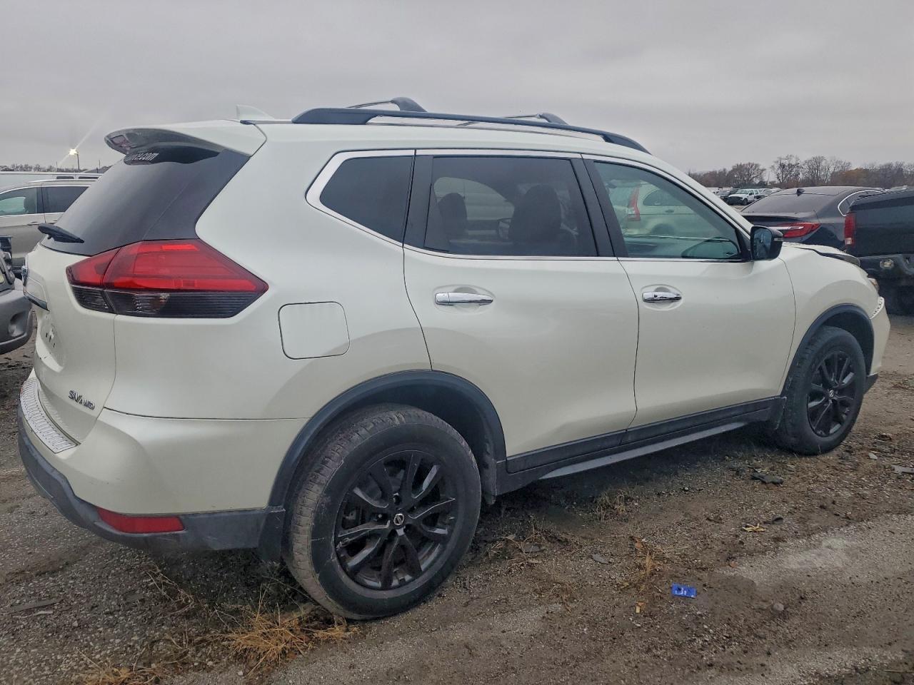 2017 Nissan Rogue Sv - Image 3