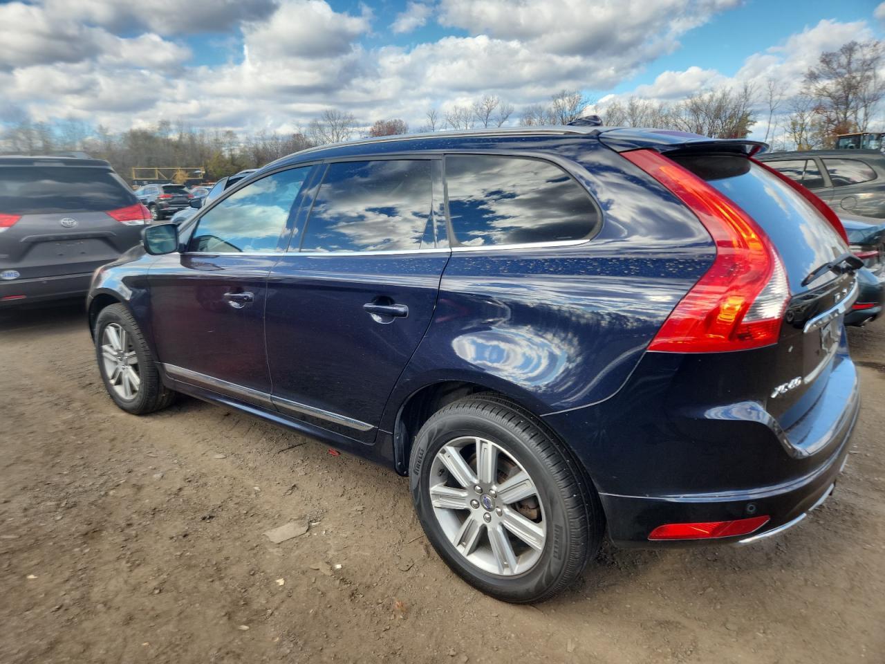 2017 Volvo Xc60 T5 Inscription - Image 2