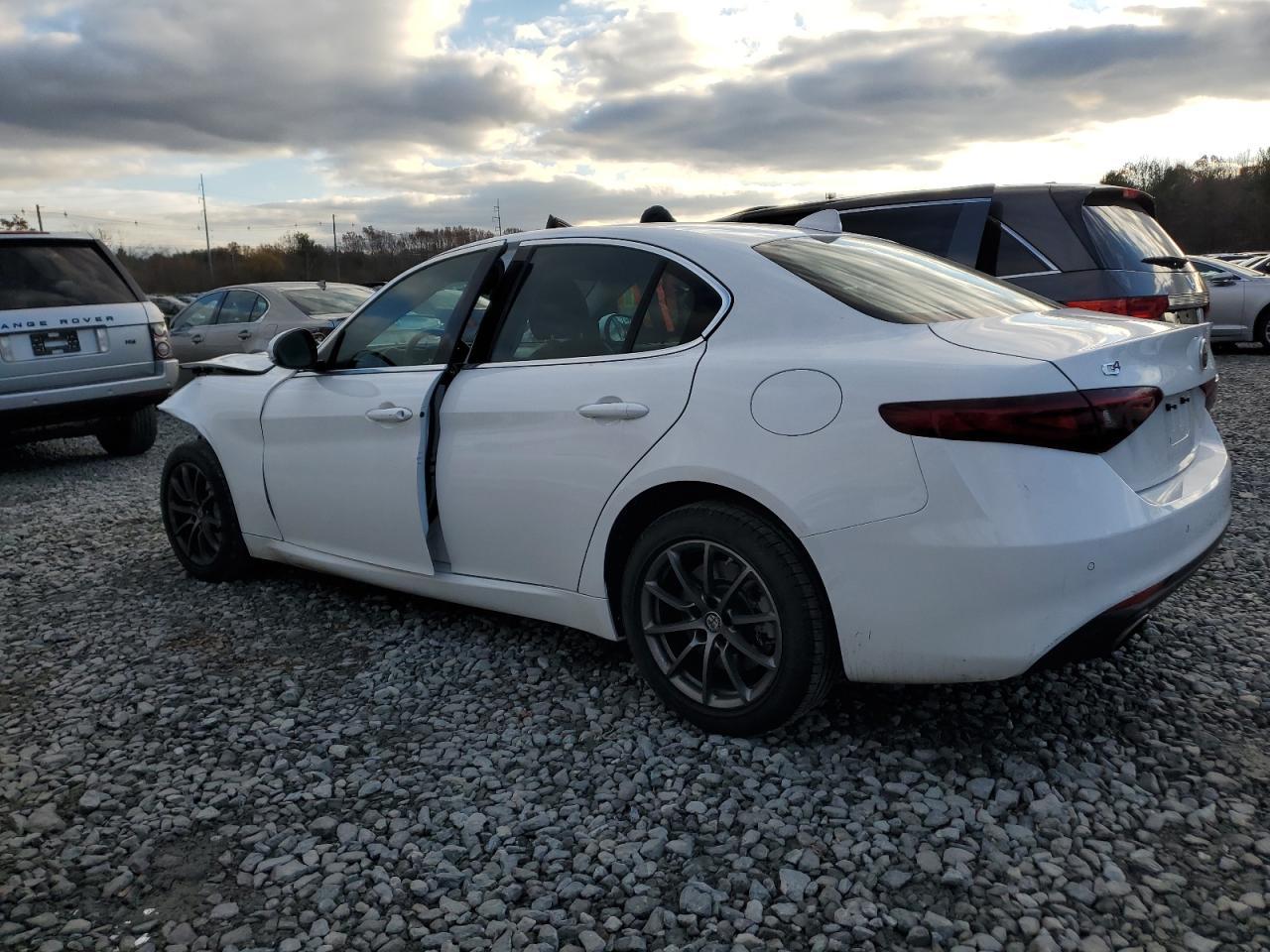 2017 Alfa Romeo Giulia Q4 - Фото 2