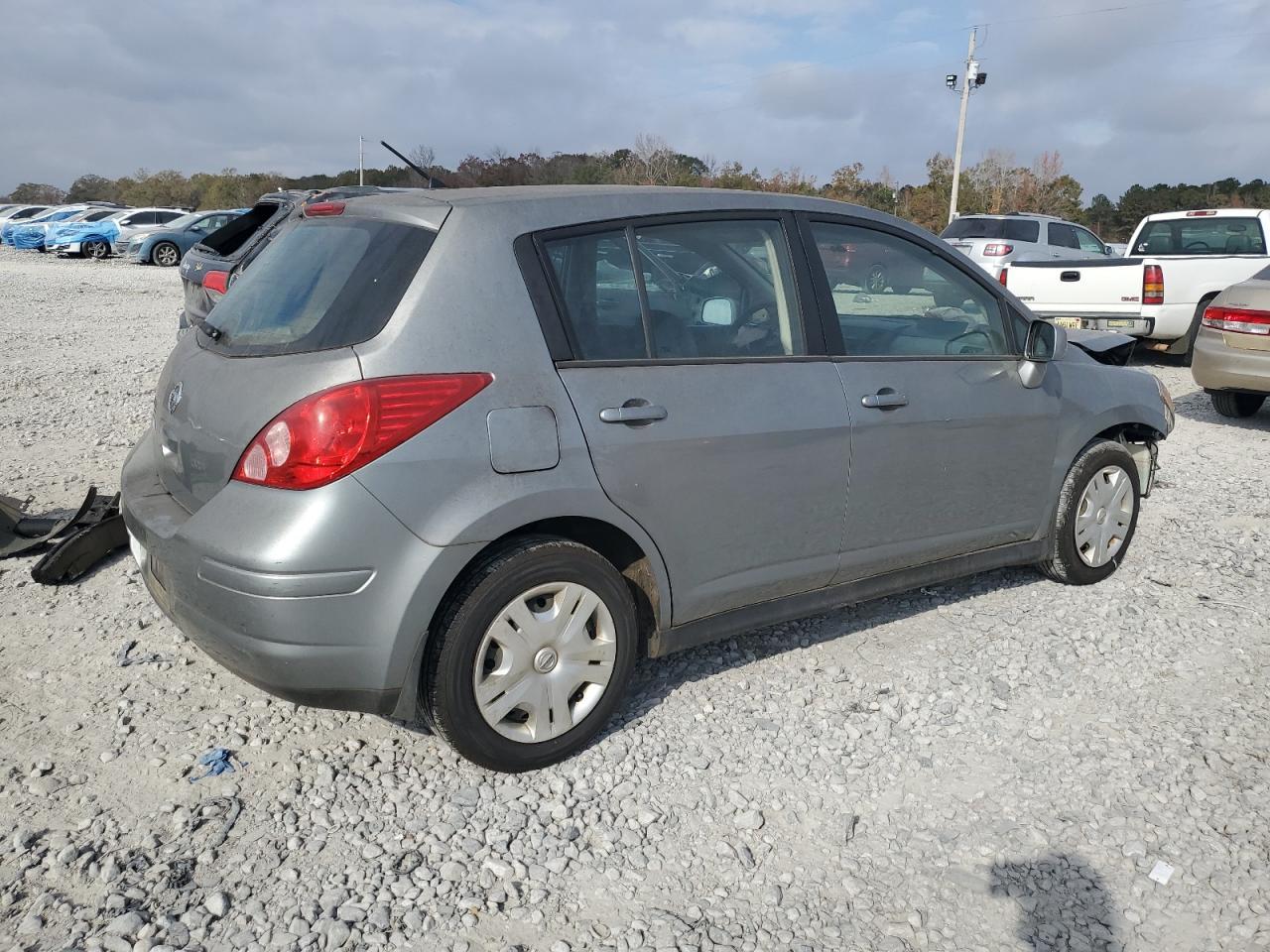 2010 Nissan Versa S - Фото 3