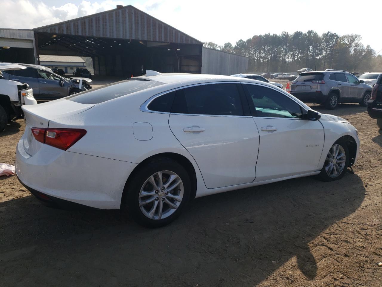 2017 Chevrolet Malibu Lt - Image 3