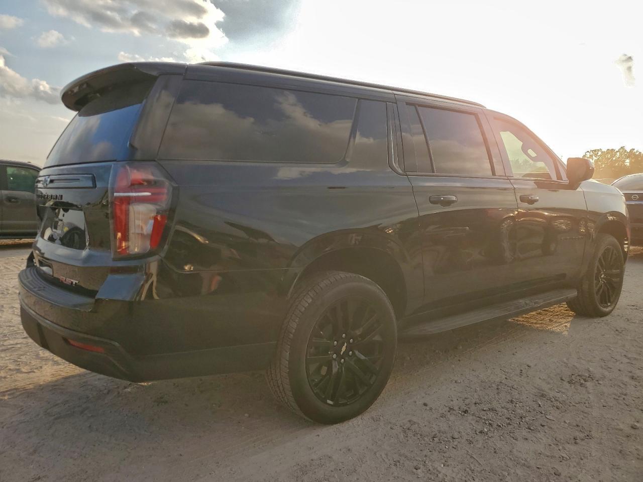 2023 Chevrolet Suburban C1500 Rst - Image 3