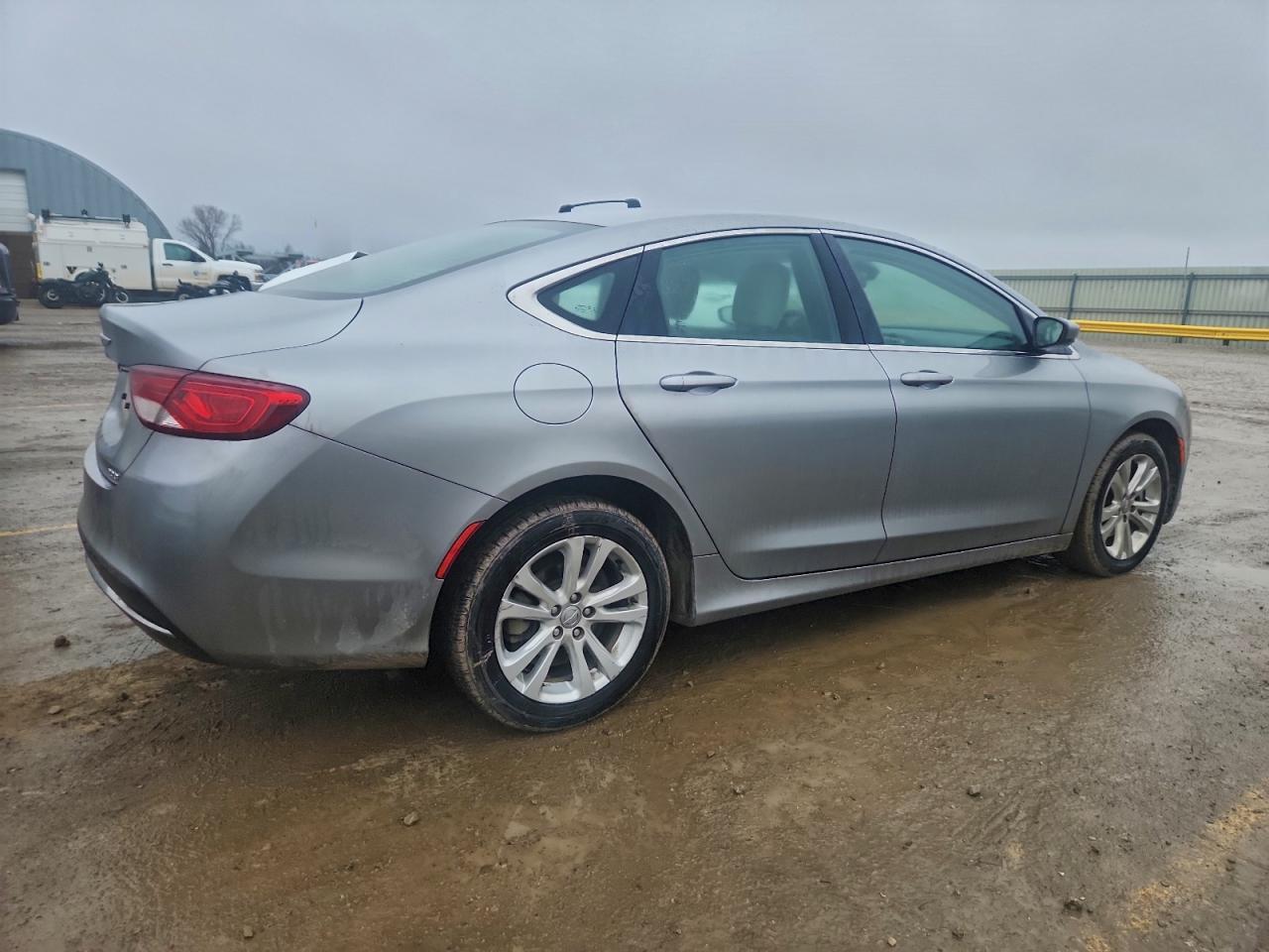 2016 Chrysler 200 Limited - Image 3