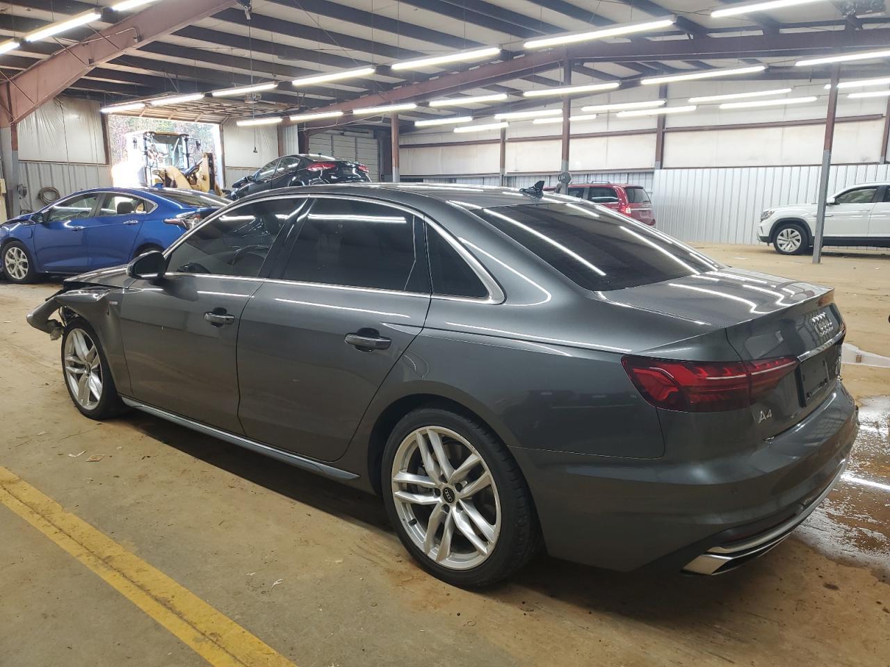 2022 Audi A4 Premium Plus 45 - Фото 2