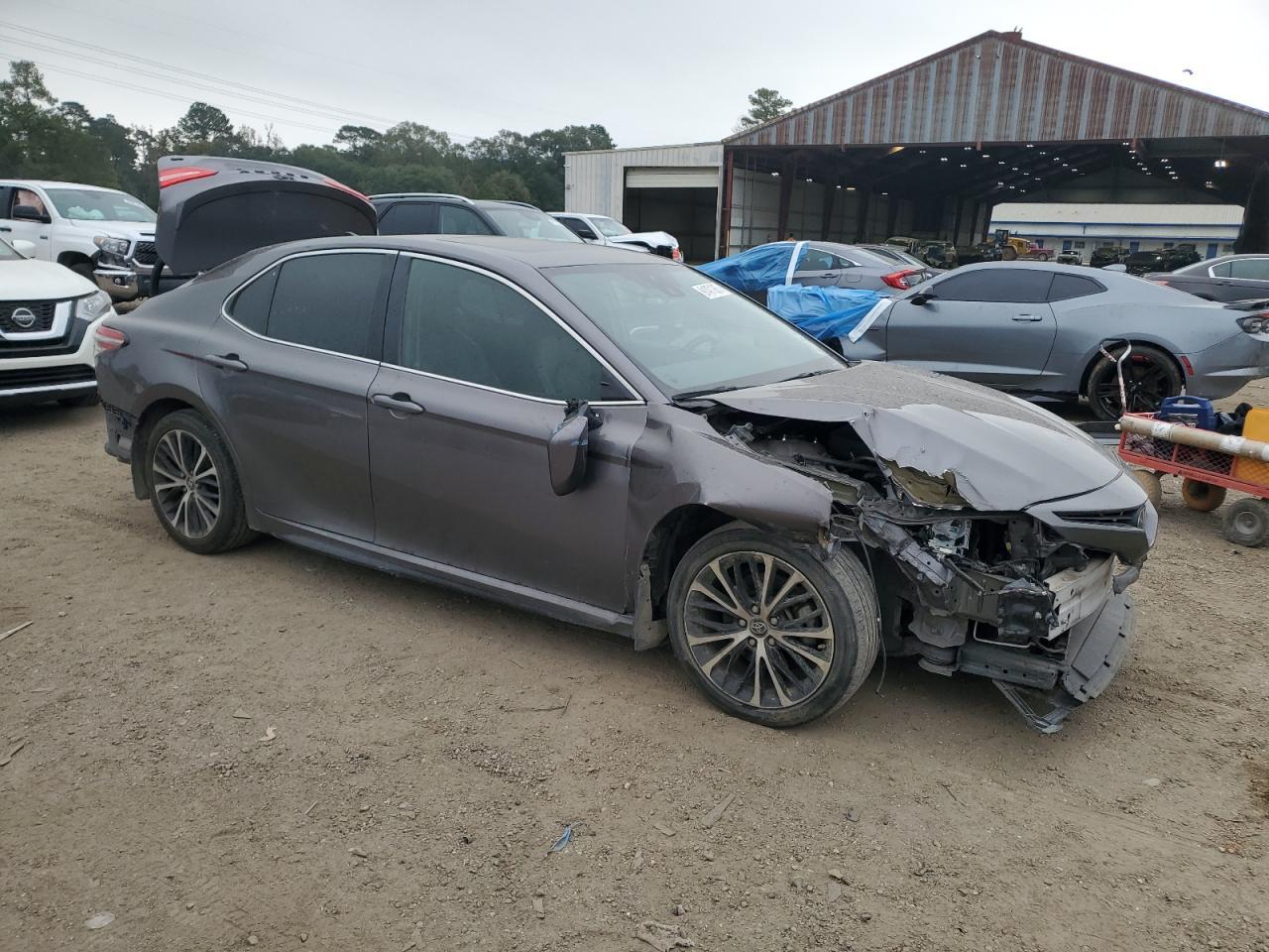 2020 Toyota Camry Se - Фото 4