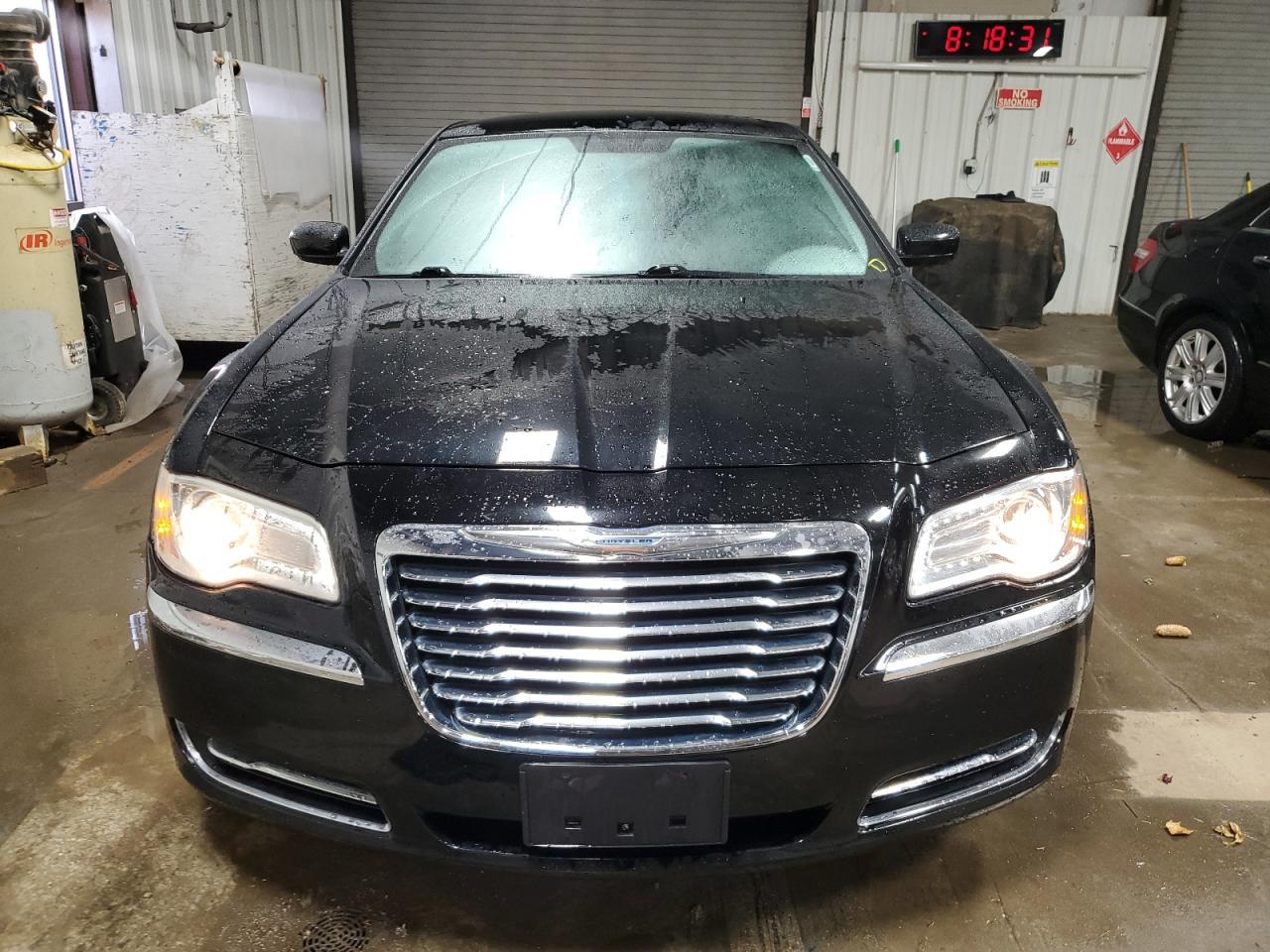 2012 Chrysler 300 - Фото 5