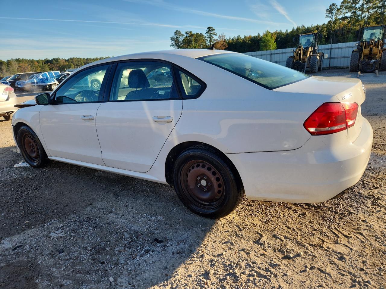 2014 Volkswagen Passat S - Фото 2