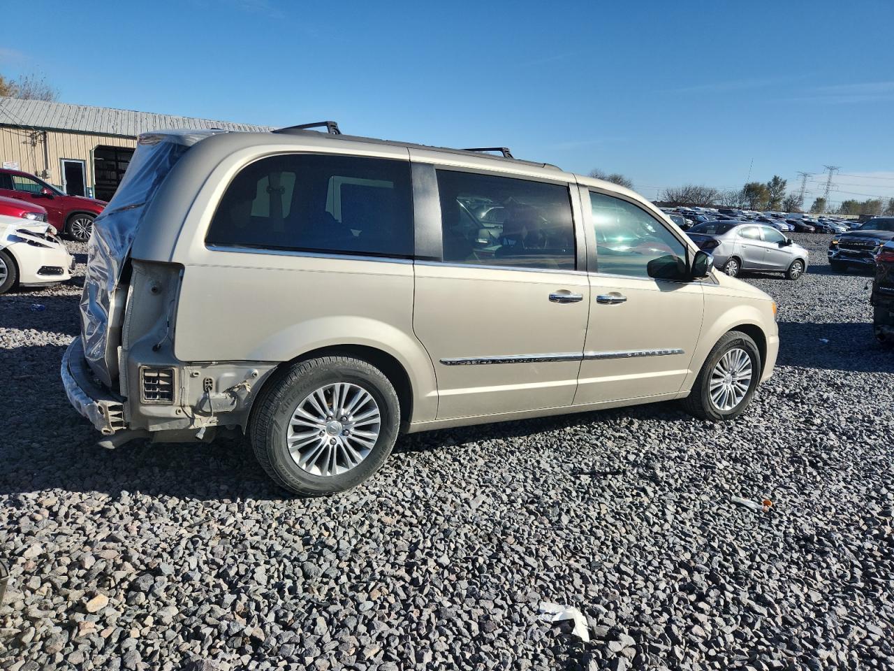 2014 Chrysler Town & Country Touring L - Image 3