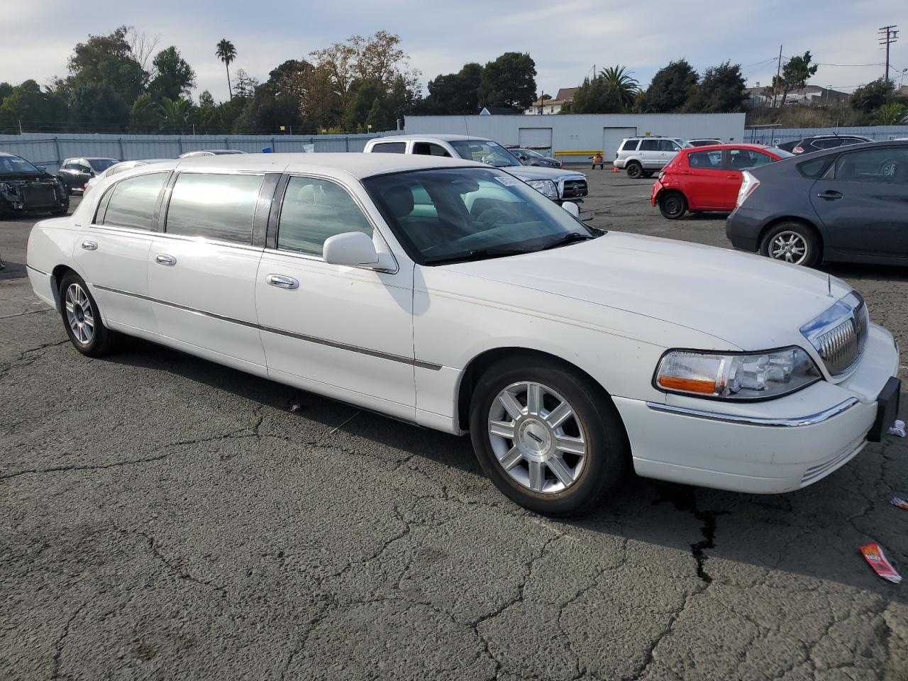 2006 Lincoln Town Car Executive - Фото 4