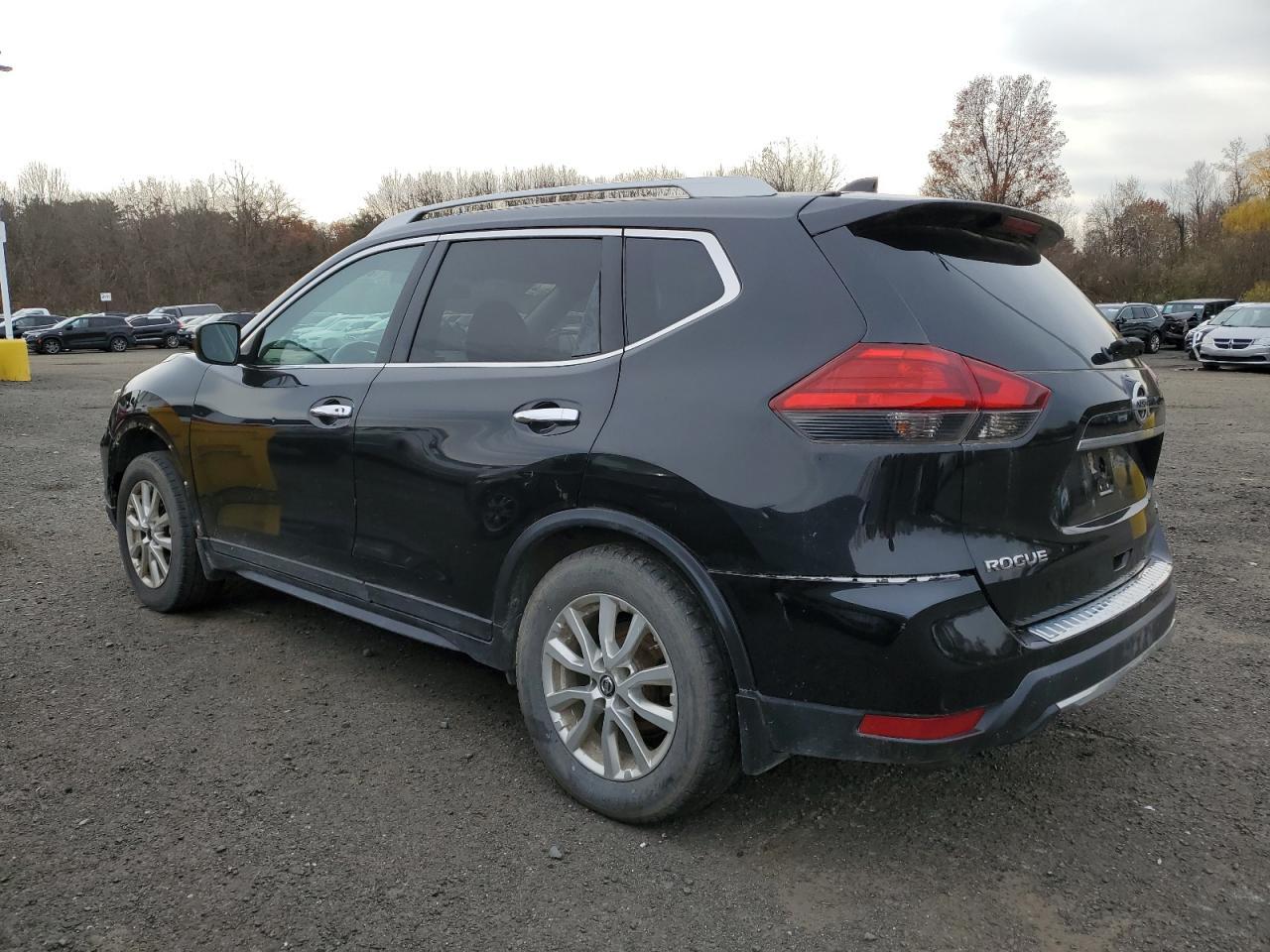 2017 Nissan Rogue Sv - Image 2