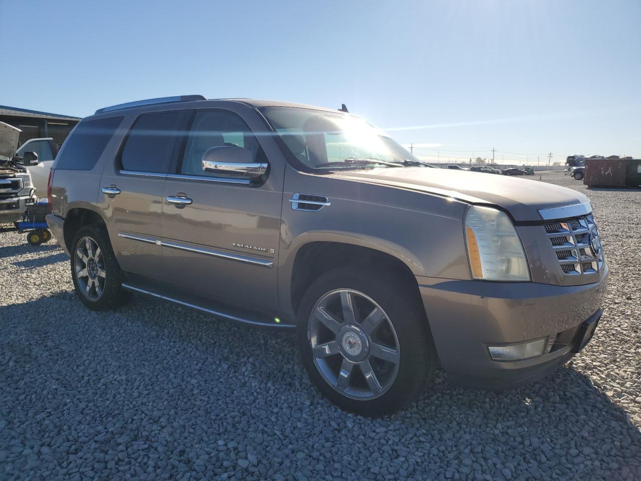 2007 Cadillac Escalade Luxury - Image 4