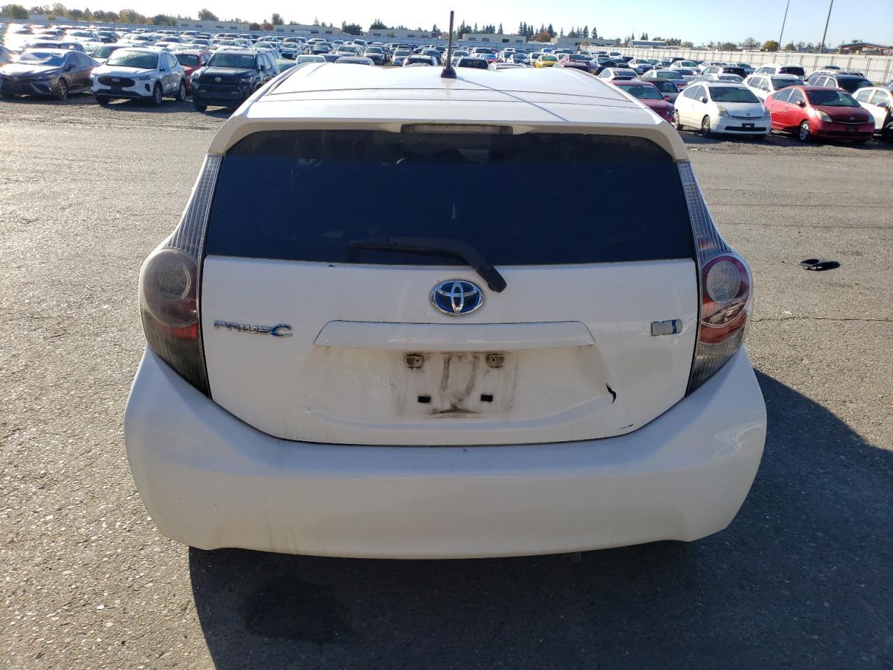 2012 Toyota Prius C One - Image 6