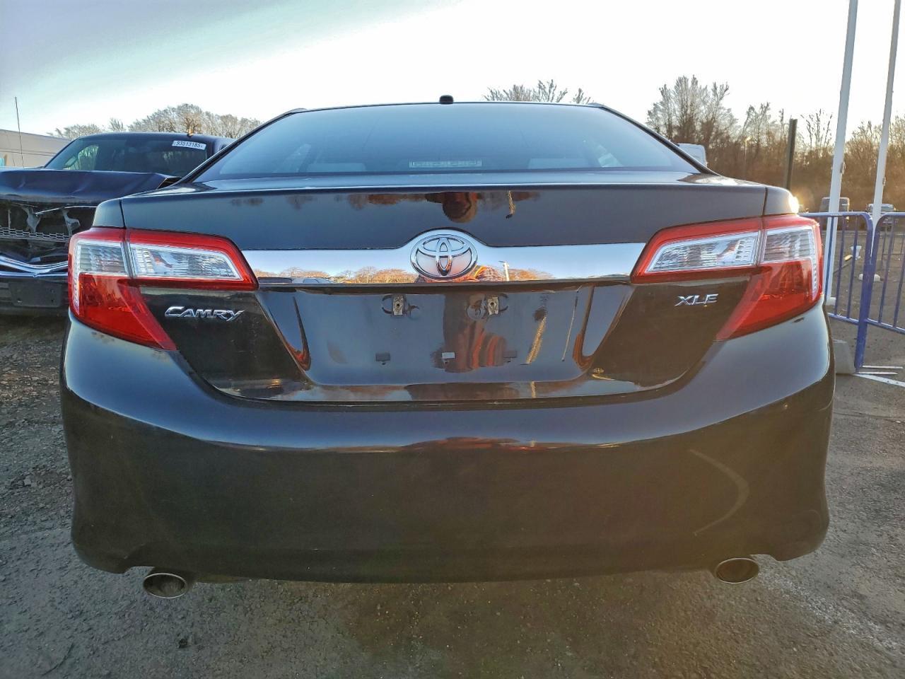 2014 Toyota Camry Se - Image 6