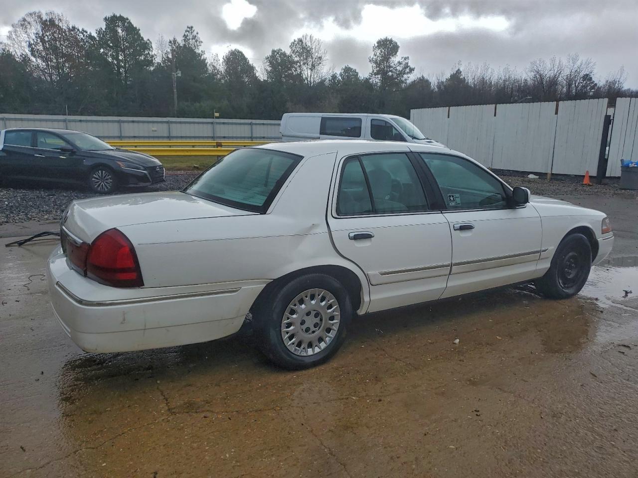 2003 Mercury Grand Marquis Gs - Image 3