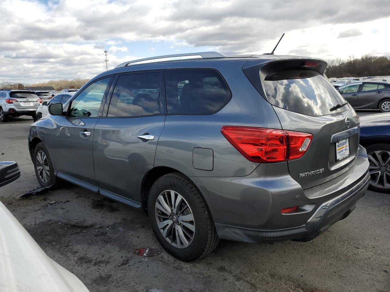 2018 Nissan Pathfinder S - Фото 2