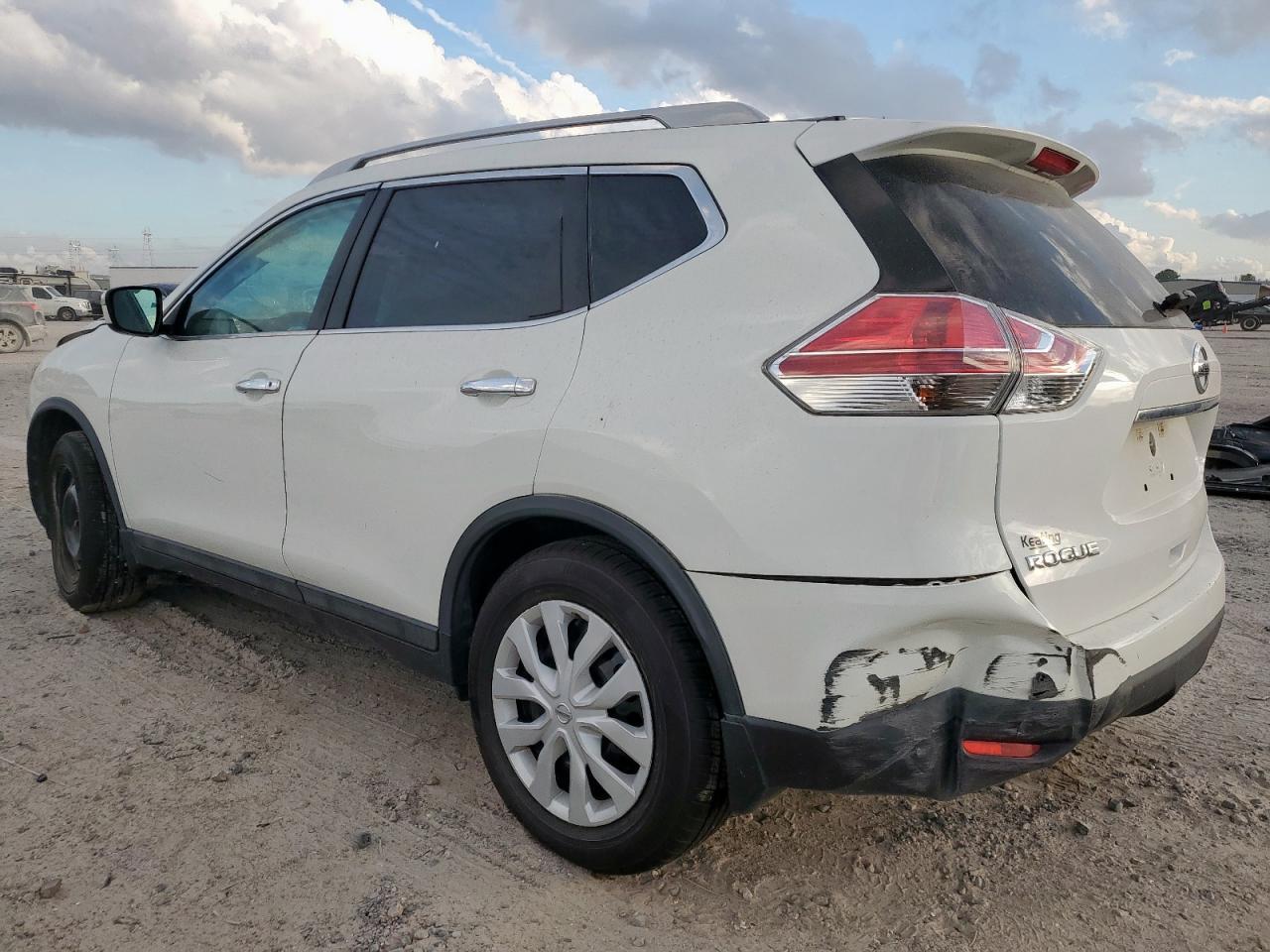 2016 Nissan Rogue S - Фото 2