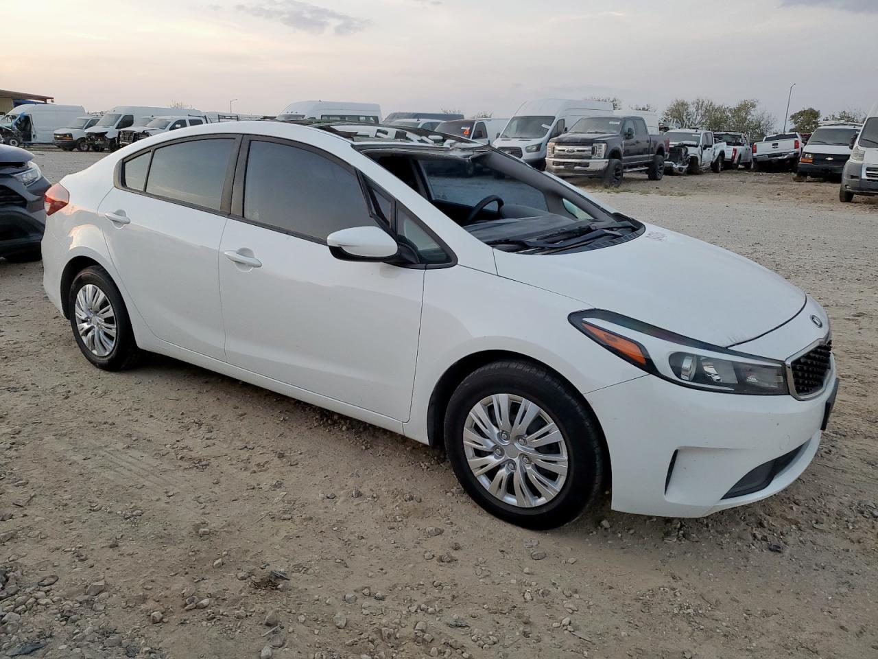 2017 Kia Forte Lx - Image 4