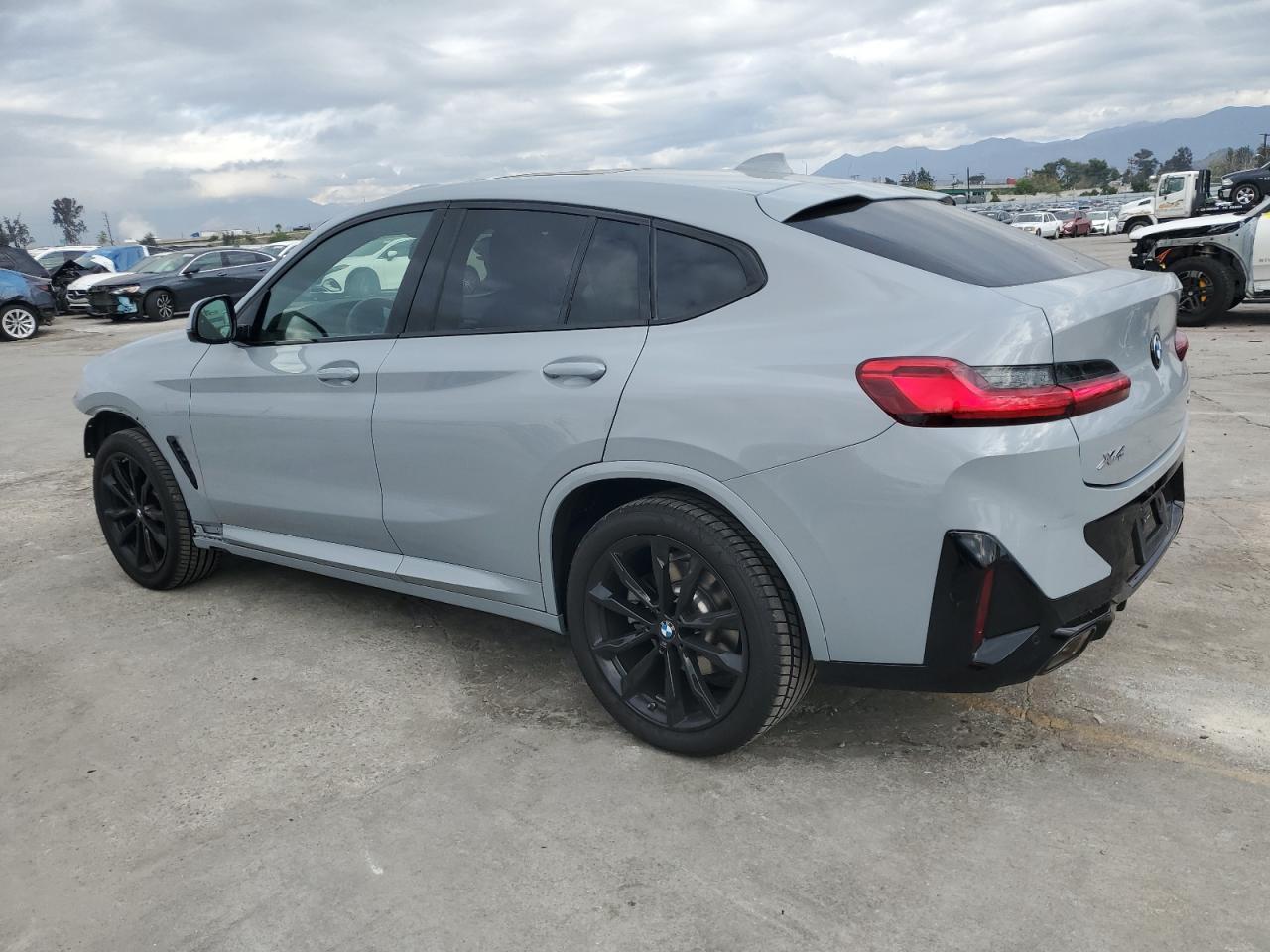 2025 BMW X4 xDrive30I - Фото 2