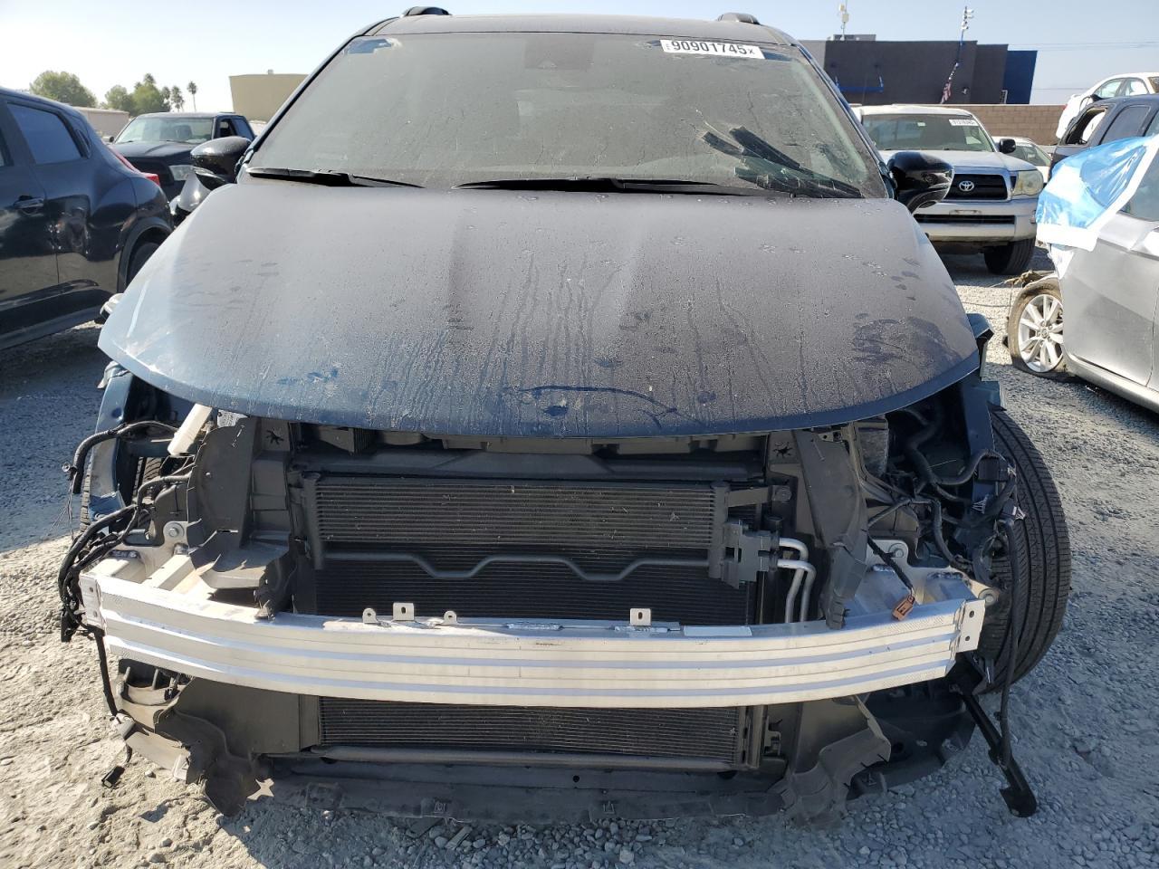 2025 Chrysler Pacifica Limited - Image 5