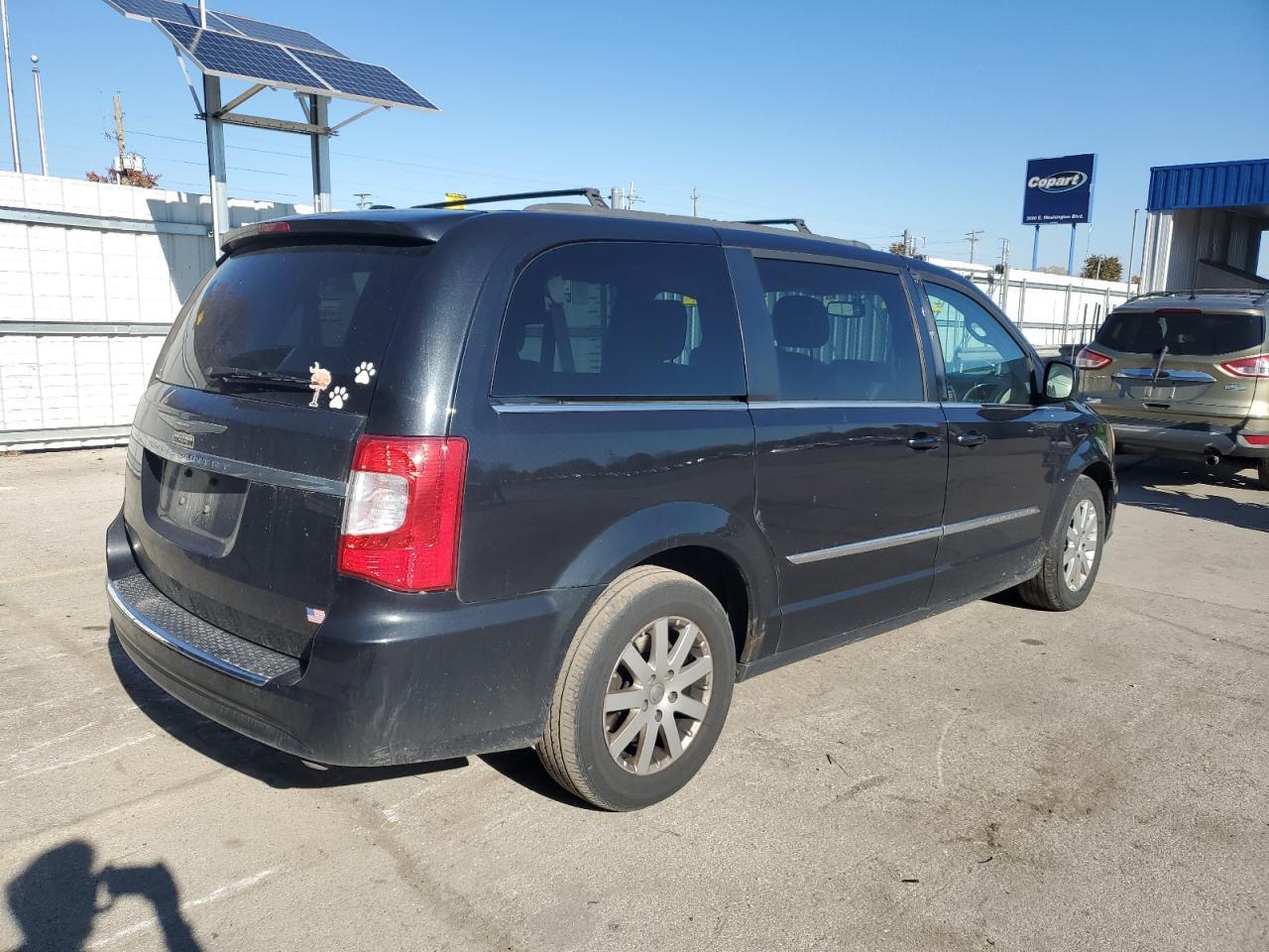 2014 Chrysler Town & Country Touring - Image 3