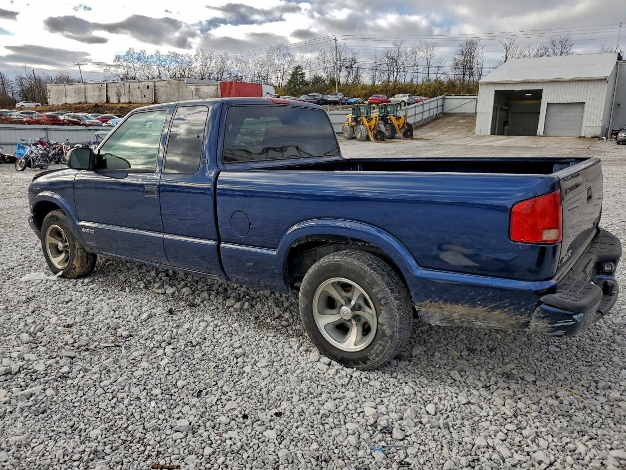 2003 Chevrolet S Truck S10 - Image 2