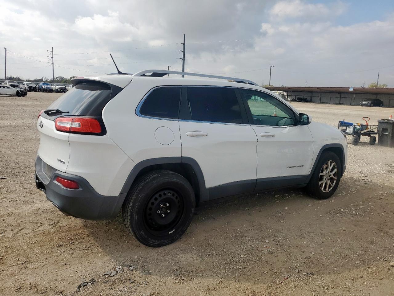 2014 Jeep Cherokee Latitude - Image 3
