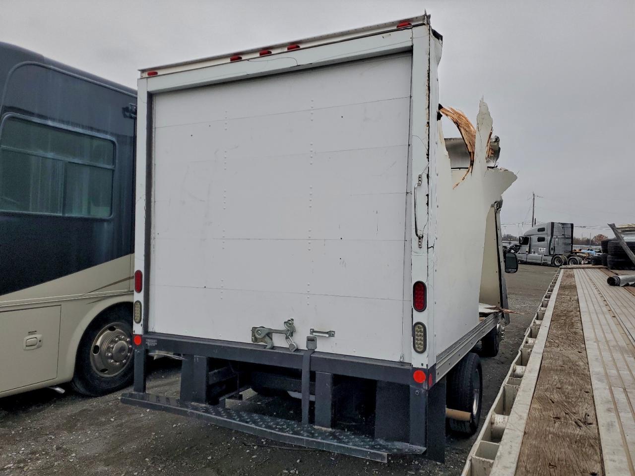 2014 Ford E350 Box Truck - Фото 3