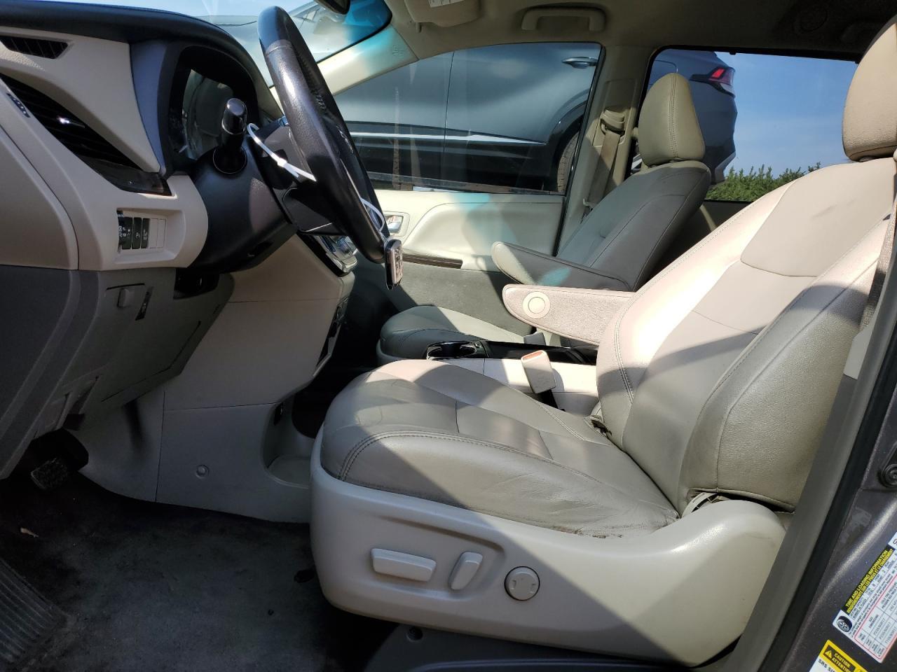 2017 Toyota Sienna Xle - Фото 7