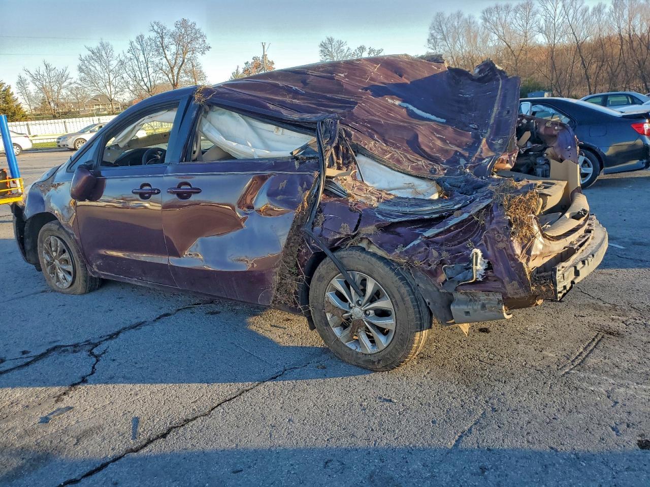 2019 Kia Sedona Lx - Image 2