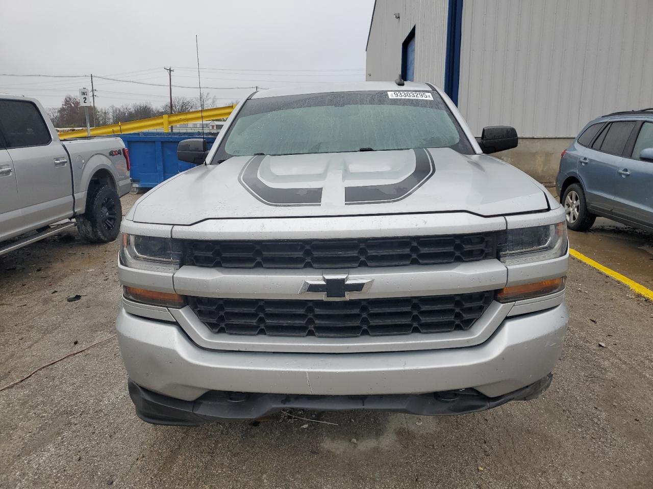 2017 Chevrolet Silverado K1500 Custom - Фото 5