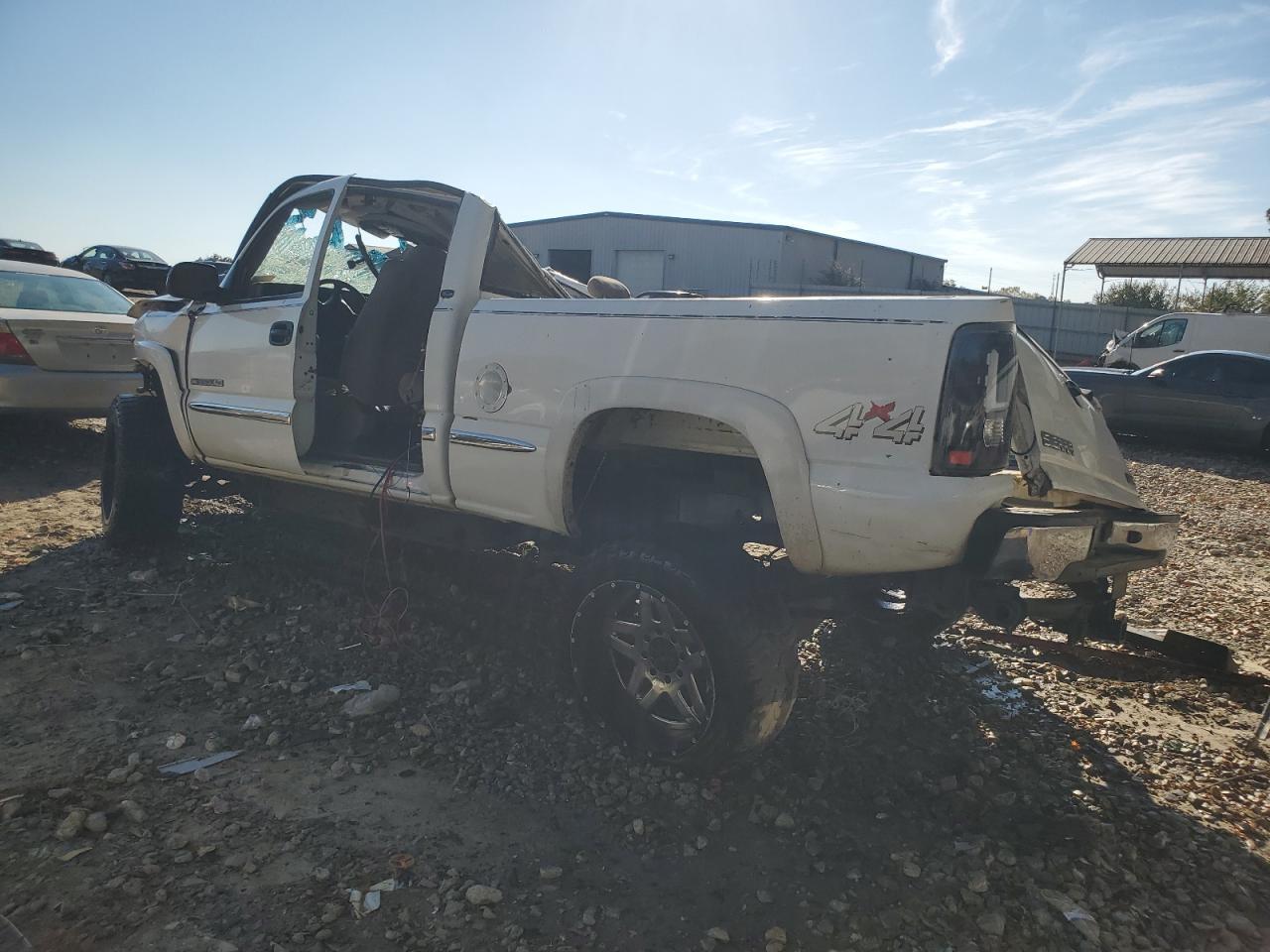 2002 GMC Sierra K2500 Heavy Duty - Image 2