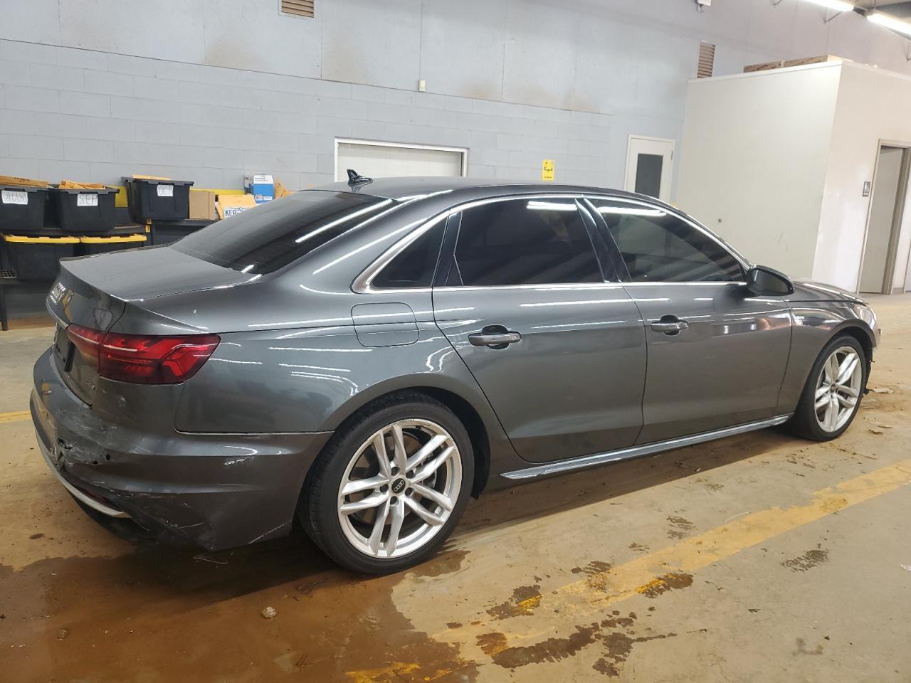 2022 Audi A4 Premium Plus 45 - Фото 3