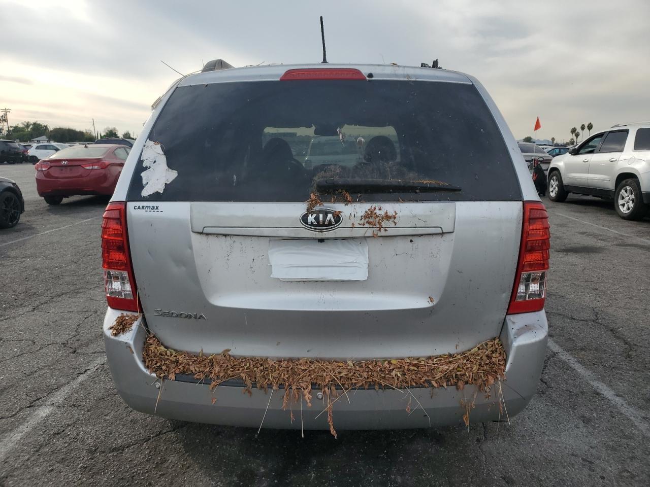 2012 Kia Sedona Lx - Image 6