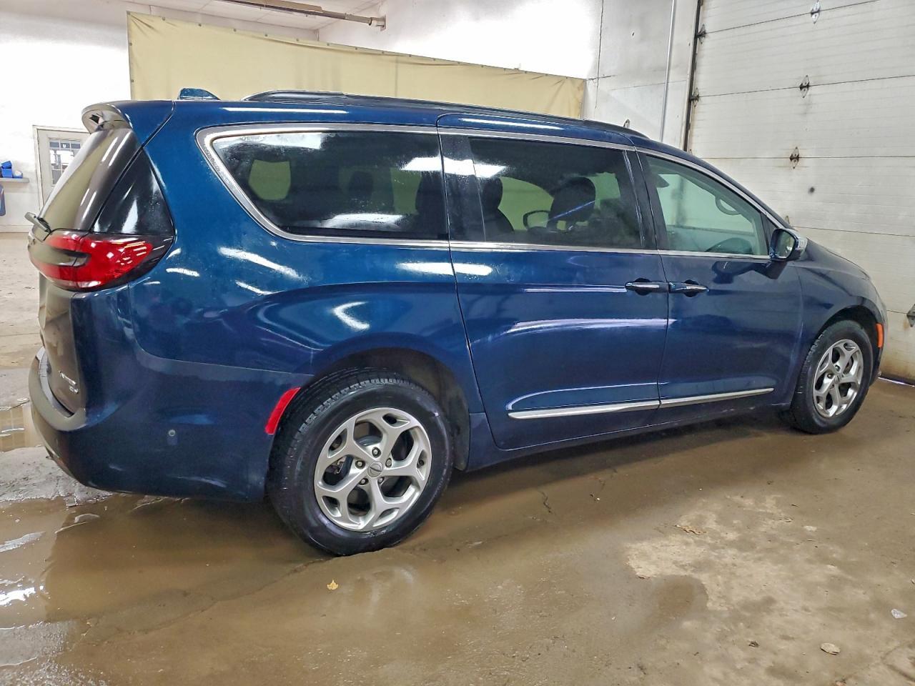 2022 Chrysler Pacifica Limited - Фото 3