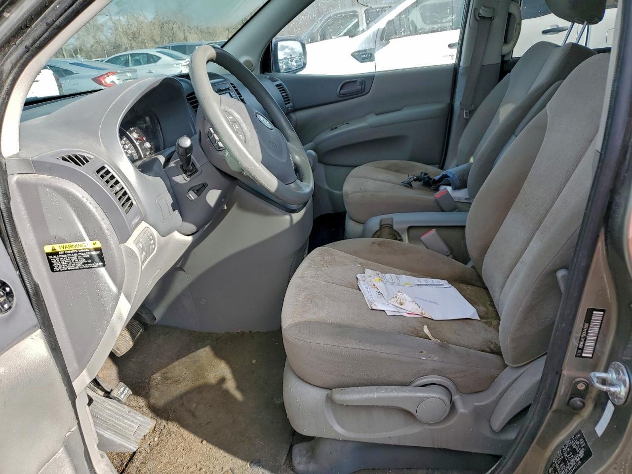 2012 Kia Sedona Lx - Image 7