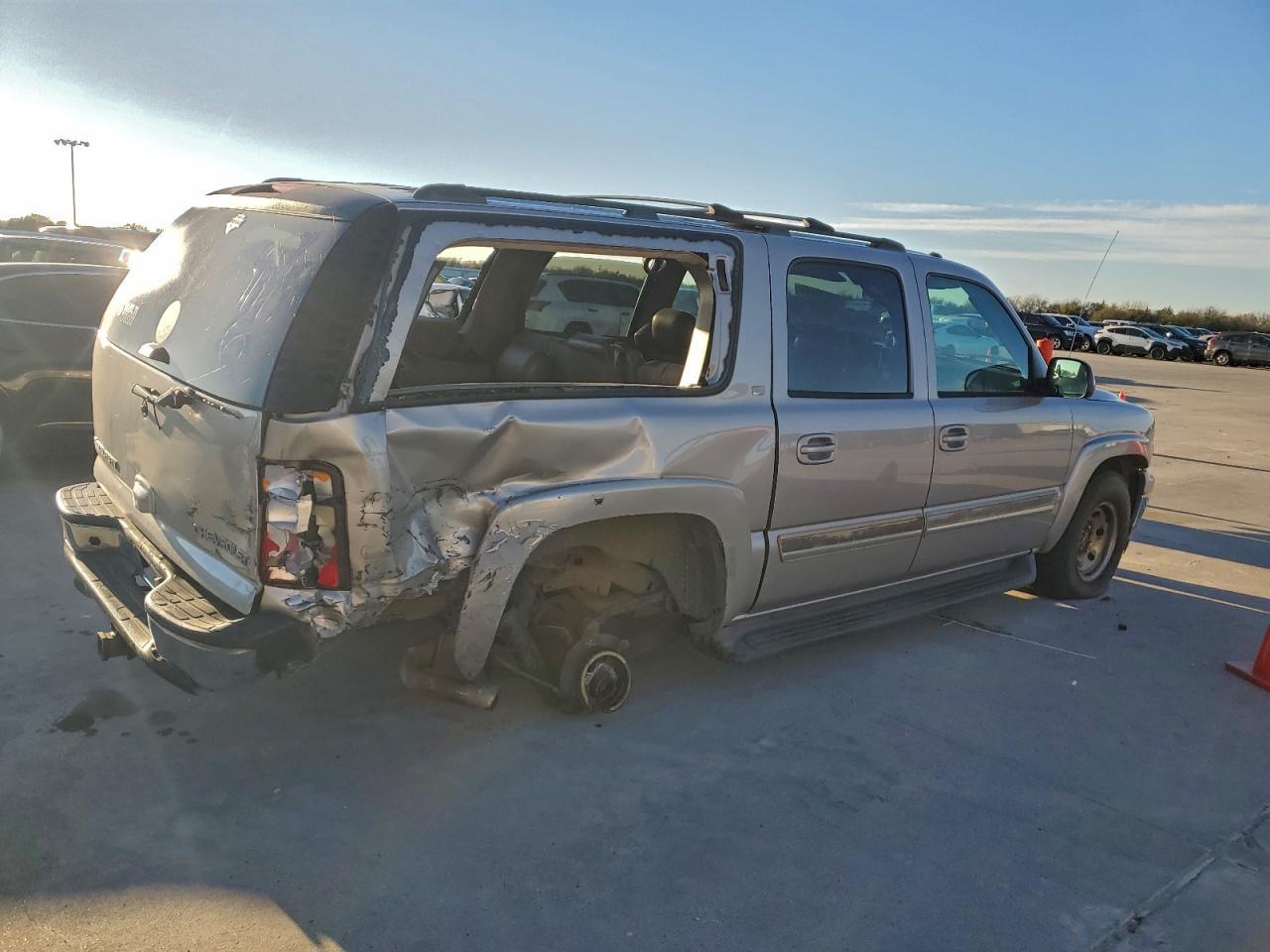 2005 Chevrolet Suburban C1500 - Image 3