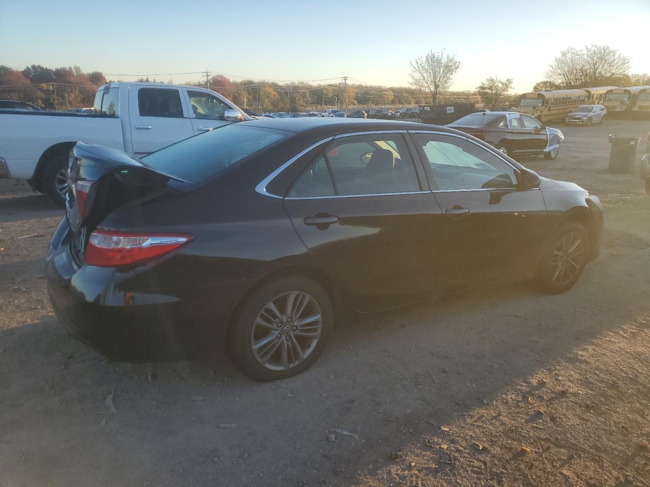 2017 Toyota Camry Le - Фото 3