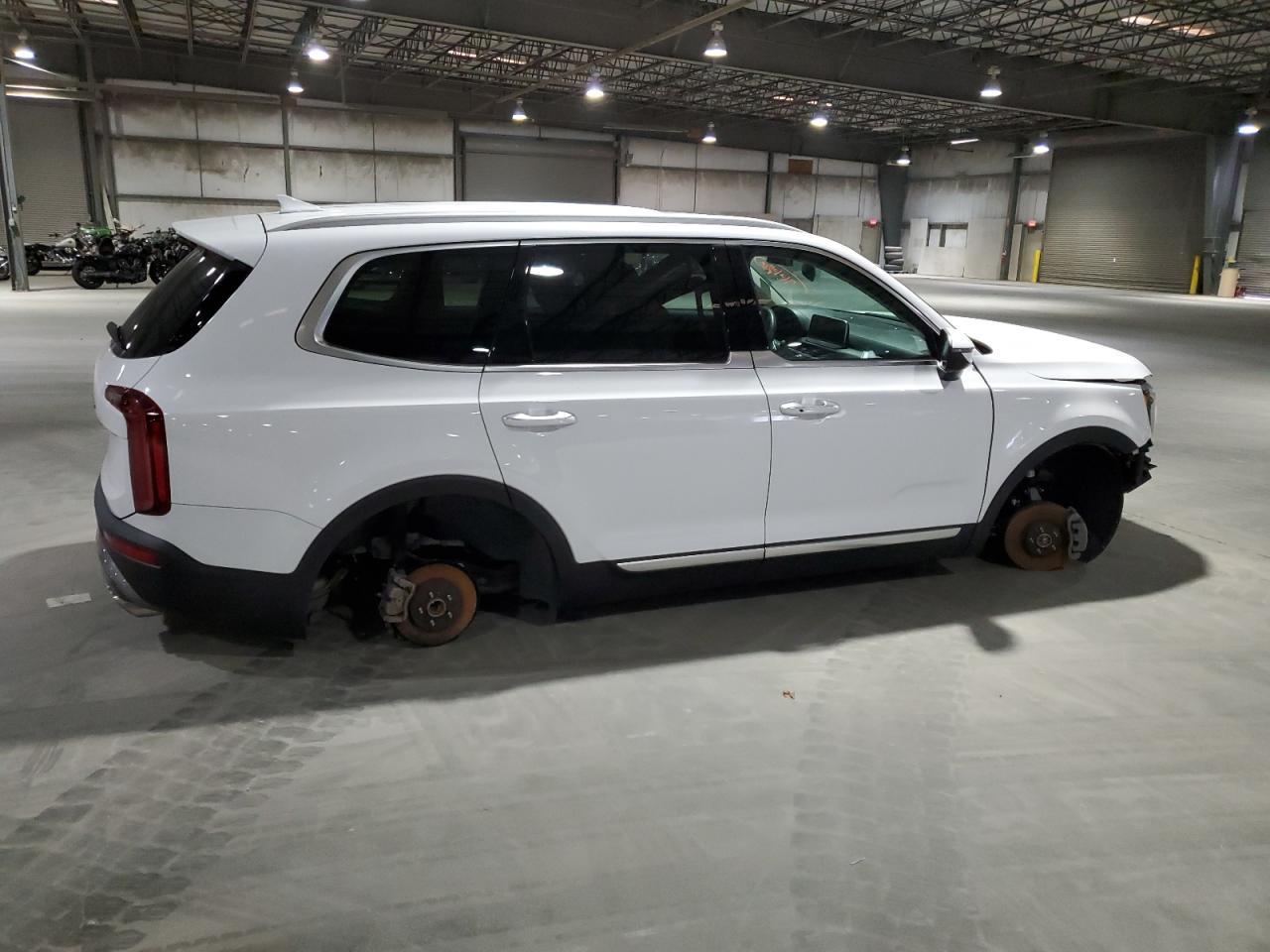 2022 Kia Telluride S - Image 3