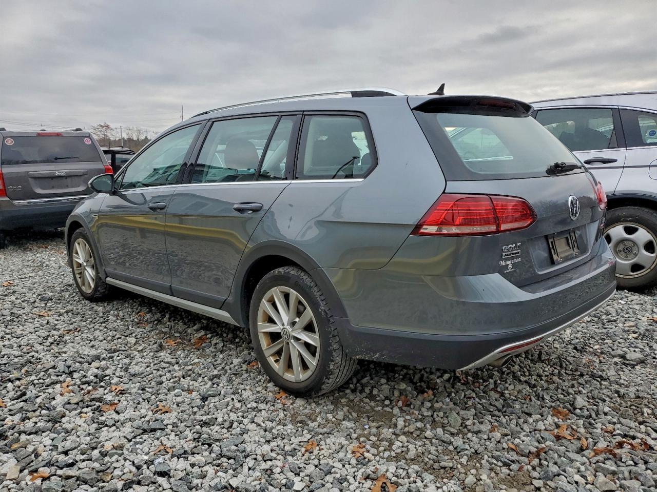 2018 Volkswagen Golf Alltrack S - Image 2