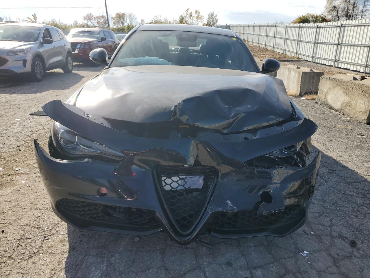 2022 Alfa Romeo Giulia - Image 5
