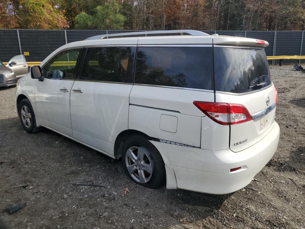 2015 Nissan Quest S - Фото 2
