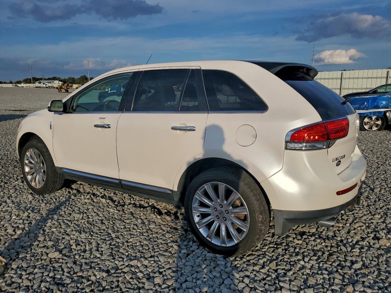 2012 Lincoln Mkx - Image 2