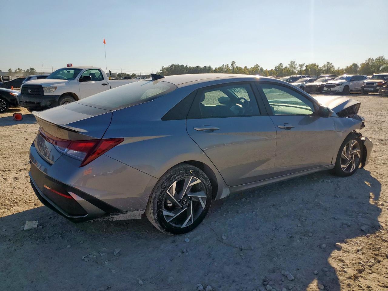 2025 Hyundai Elantra Sel Sport - Фото 3