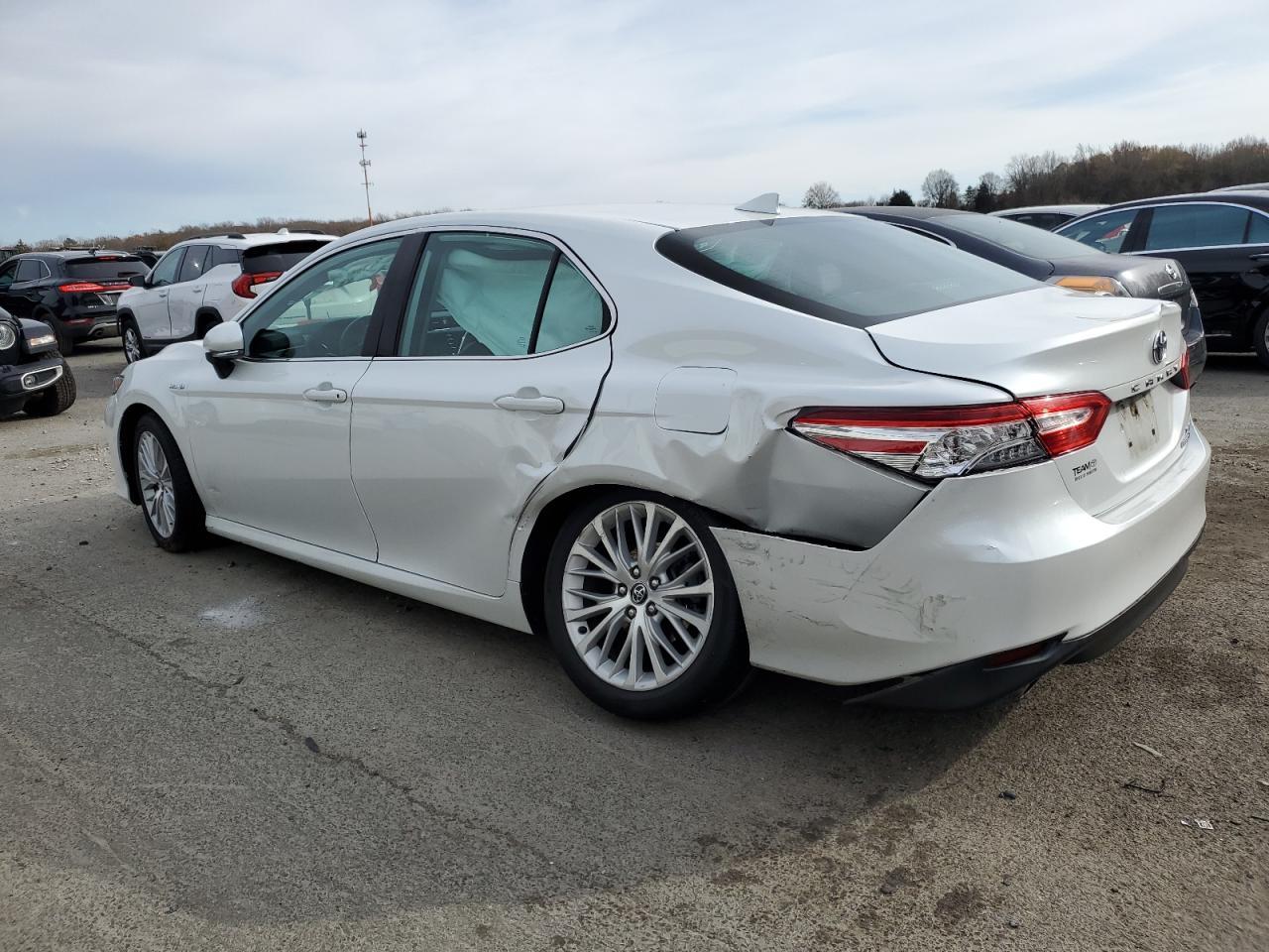 2020 Toyota Camry Xle - Фото 2