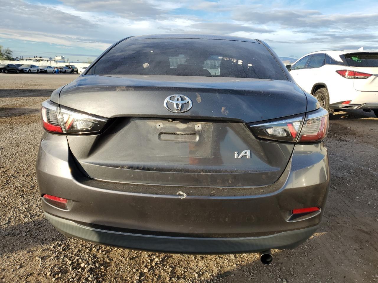 2018 Toyota Yaris Ia - Фото 6