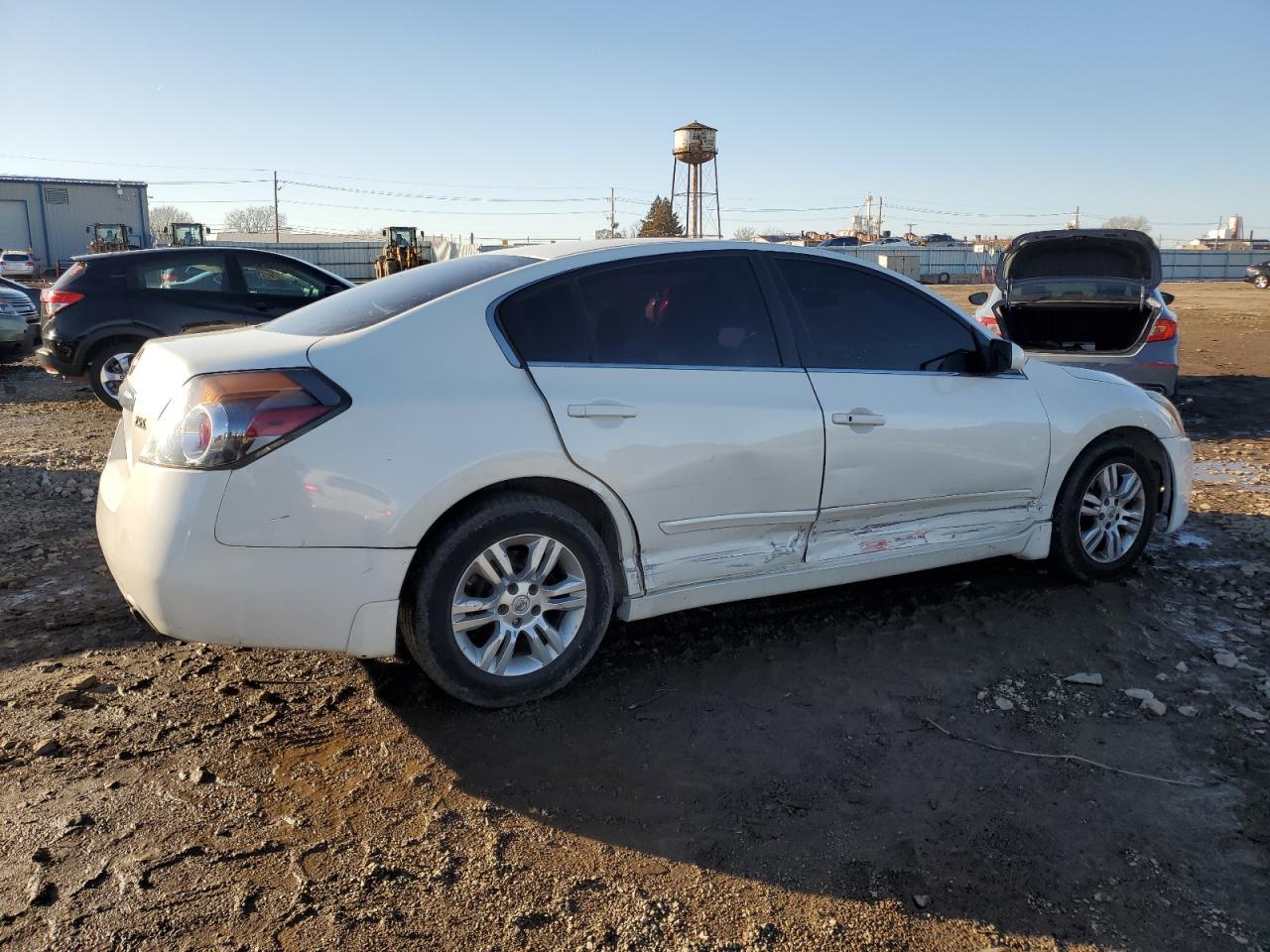 2010 Niss Altima S - Image 3